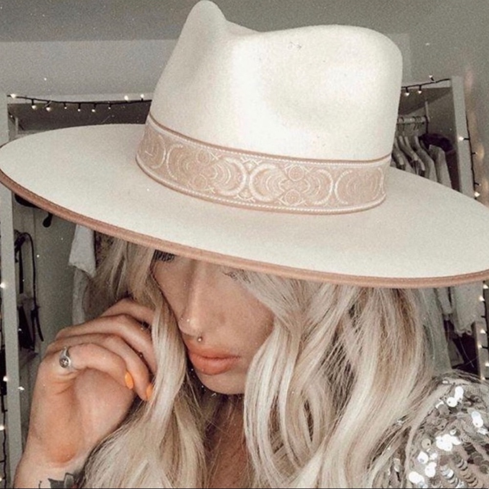 Lack of color rancher hat M